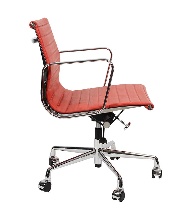 Эргономичное кресло Eames Ribbed Office Chair EA 117, красная кожа