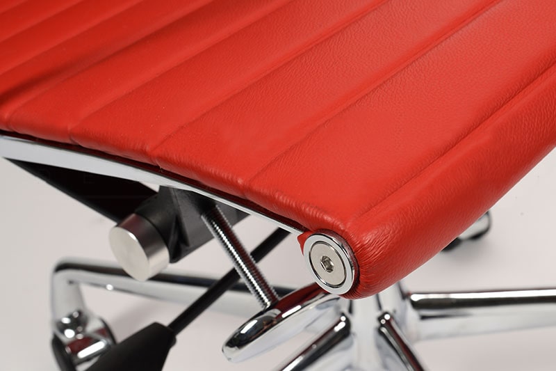 Эргономичное кресло Eames Ribbed Office Chair EA 117, красная кожа