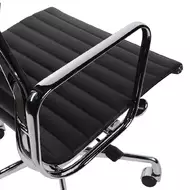 Эргономичное кресло Eames Ribbed Office Chair EA 117, черная кожа